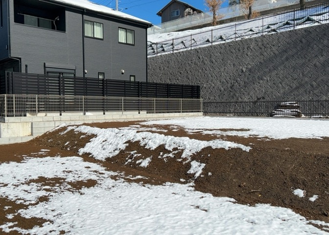 【外観】 | 土地購入を検討されている場合、境界杭がない状態で購入してしまうと境界確定測量をする必要があり、費用がかかります。購入の前に、売主、隣土地所有者立ち合いのもと境界を確定し境界杭を設置するのがベストです。