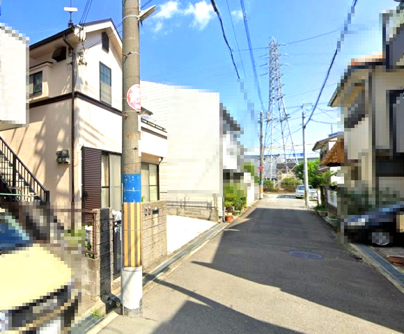 豊中市上津島の前面道路含む現地写真|前面道路は歩道も整備され、小さなお子様にも安心
