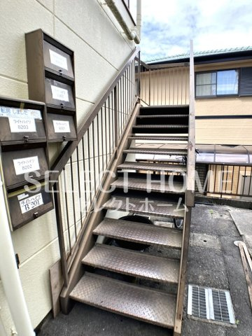 【エントランス】 | ライトハイツＢ棟 | ゆとりのあるエントランスです