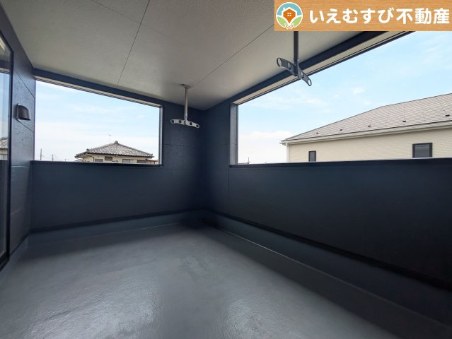 Cradle garden　本庄市下野堂第6のバルコニー|ゆとりの広さのインナーバルコニー
急な雨でもインナーバルコニーなら安心！天気を気にせず干して外出できます♪