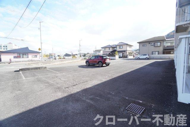 ステイブルホリエの駐車場