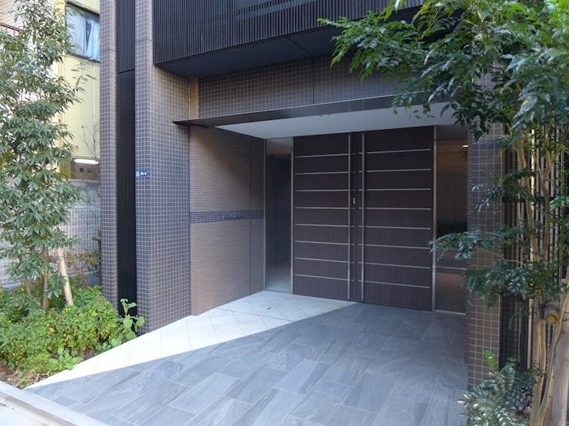 エリタージュ根岸のエントランス