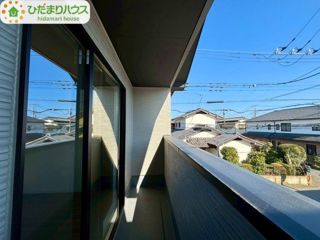 流山市こうのす台4期　新築戸建　3号棟のバルコニー|屋根付きの広々インナーバルコニーは、共働きのご家庭の強い味方！急な雨でもお洗濯物の心配がいりませんね(^^)/							
