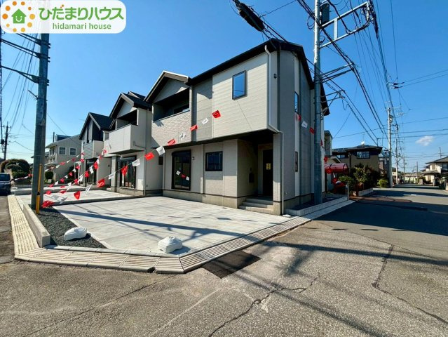 流山市こうのす台4期　新築戸建　3号棟の前面道路含む現地写真|2台分可能な駐車スペース(車種により異なります。)
