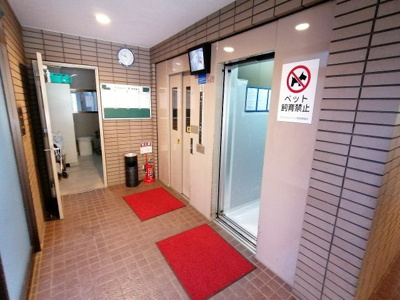 【その他共用部分】 | ファミールハイツⅡ番館 | 【エレベーター】荷物が多い日も楽々にお部屋に持っていけますね！