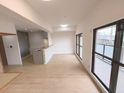 【居間・リビング】 | ファミールハイツⅡ番館 | 南海本線「七道」駅まで徒歩９分！阪堺電気軌道阪堺線「神明町」駅まで徒歩９分！２沿線利用可能です！毎日の通勤や通学に便利ですね♪