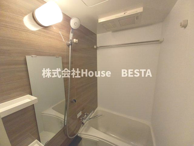 レジュールアッシュ神戸湊川公園の浴室