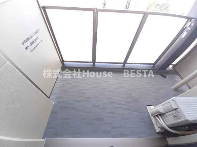 レジュールアッシュ神戸湊川公園のバルコニー