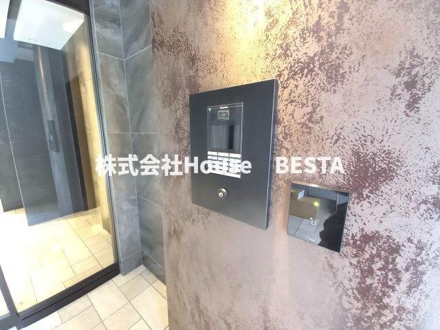 レジュールアッシュ神戸湊川公園のエントランス