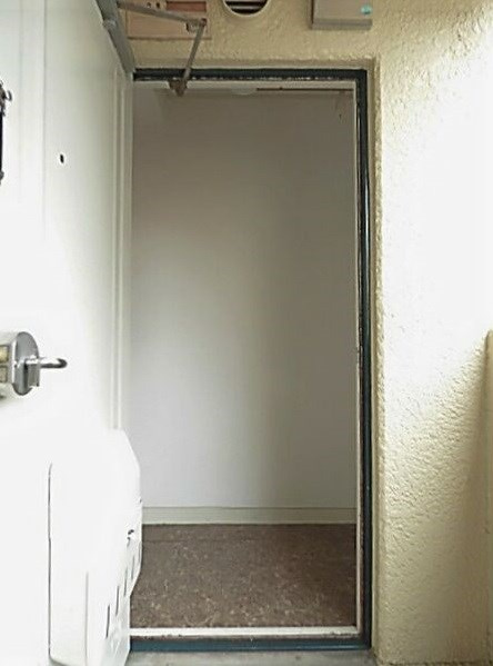 富善ビルの玄関