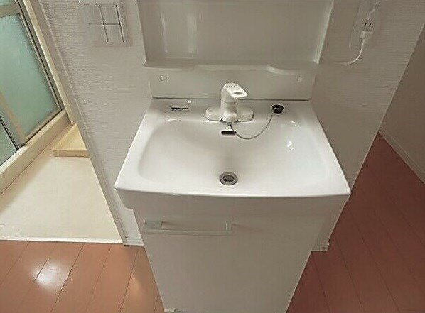 富善ビルの洗面所