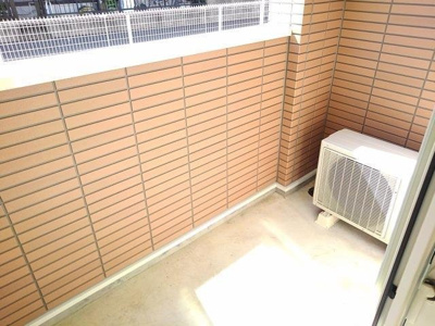 【バルコニー】 | カーサ・ルピナスＤ | 外からの目が気にならないバルコニーで洗濯物が干せます