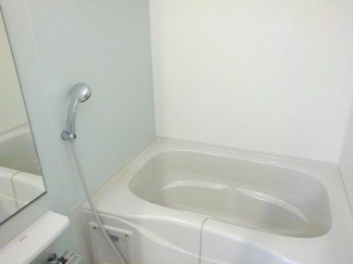 【浴室】 | カーサ・ルピナスＤ | コンパクトで使いやすいお風呂です