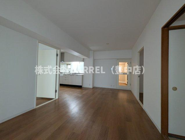 ヴィラ豊中の居間・リビング