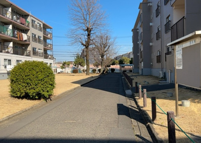 【展望】 | 相武台団地２１０７号棟 | 眺望の良さを楽しめるダイニングキッチンで家族団らんの時間を過ごしてはいかがでしょうか。バルコニーから見える景色を家族で眺める時間は、時間が経つのを忘れてしまいそうですね。是非、現地を見に行きましょう！