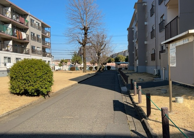 【展望】 | 相武台団地２１０７号棟 | 眺望の良さを楽しめるダイニングキッチンで家族団らんの時間を過ごしてはいかがでしょうか。バルコニーから見える景色を家族で眺める時間は、時間が経つのを忘れてしまいそうですね。是非、現地を見に行きましょう！