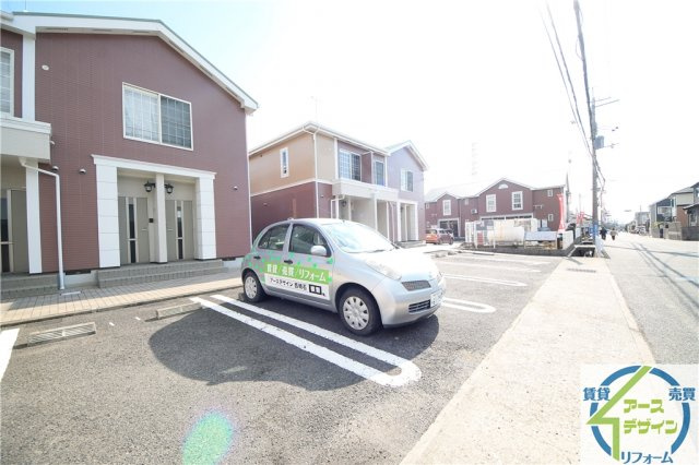 ビレッジコート・ピュア・ノースの駐車場