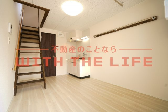 ikka豆津A棟【キャッシュバック対象物件】の居間・リビング|こちらの居間で趣味の時間をお楽しみください