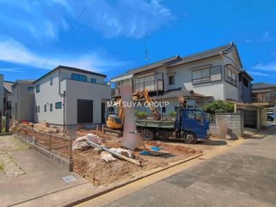 【前面道路含む現地写真】 | リーブルガーデン岡崎市元能見町　1号棟