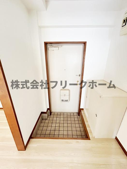 武蔵野市境４丁目の賃貸マンションの玄関