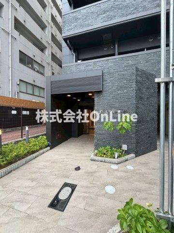 アドバンス上町台シュタットのエントランス