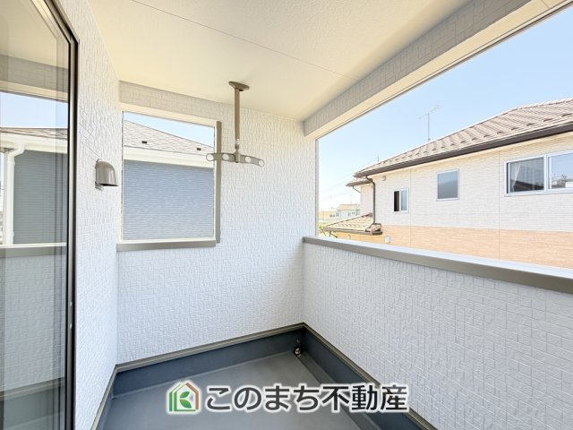 CRADLEGARDEN宇都宮市野沢町第4のバルコニー|南向きの大型バルコニーは陽当り良好で、たっぷりのお洗濯物もよく乾きます！
さらにインナーバルコニーなので雨の日でも安心してお出かけできますね♪