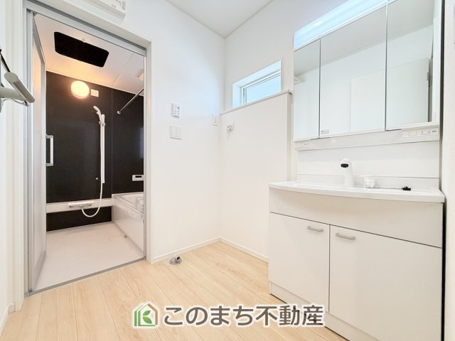 CRADLEGARDEN宇都宮市野沢町第4の洗面所|シャンプードレッサーで朝の身支度♪伸びるホースでお掃除も簡単清潔です！