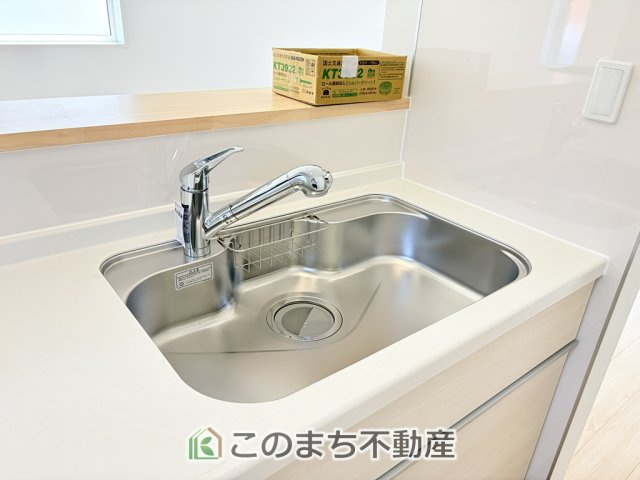 CRADLEGARDEN宇都宮市野沢町第4のキッチン|大きなシンク付きで、洗い物も楽々できます。
