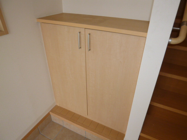 ソル・グレイスＡの玄関|靴箱