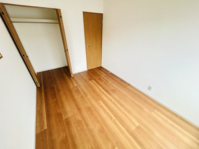 四街道市内黒田の洋室