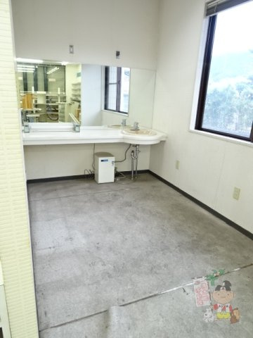 玉野市田井テナントの独立洗面台