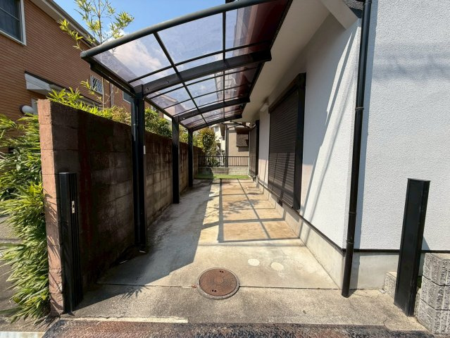 高槻市緑町貸家の駐車場
