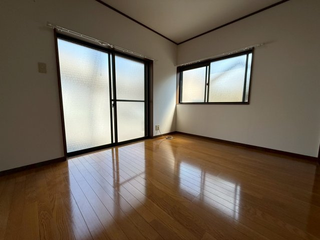 高槻市緑町貸家の寝室