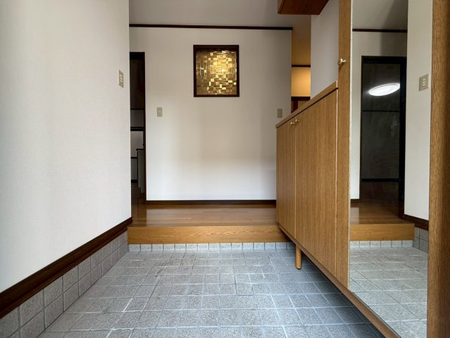 高槻市緑町貸家の玄関