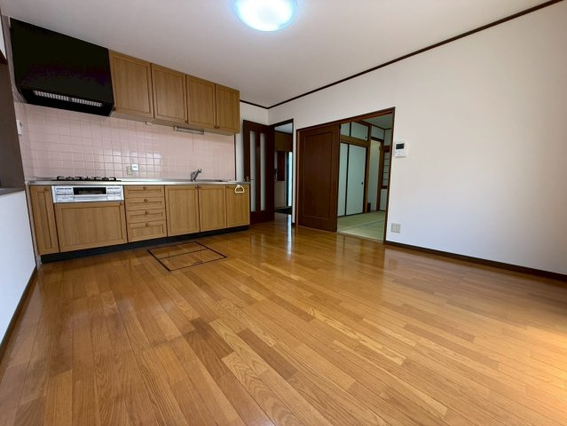 高槻市緑町貸家の居間・リビング