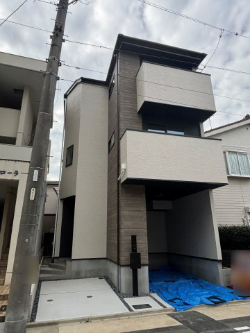 KIS昭和区川名町2期｜名古屋市の戸建ならホームアップの設備|【売主施工例】小さなお子様からご年配の方まで。家族みんなが安心して上り下りできるよう、安全性に配慮した手すり付き階段