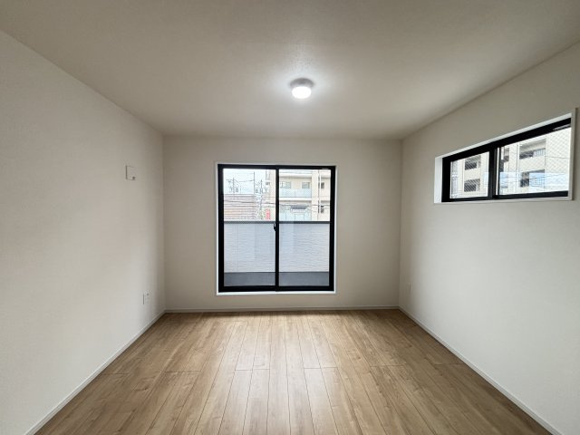 KIS昭和区川名町2期｜名古屋市の戸建ならホームアップの独立洗面台|【売主施工例】就寝前や朝の身支度の際など、快適にお使いいただける洗面台