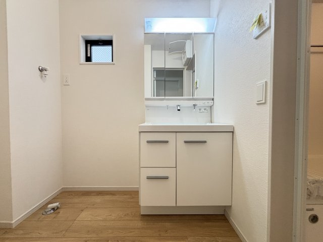 KIS昭和区川名町2期｜名古屋市の戸建ならホームアップの独立洗面台|就寝前や朝の身支度の際など、快適にお使いいただける洗面台