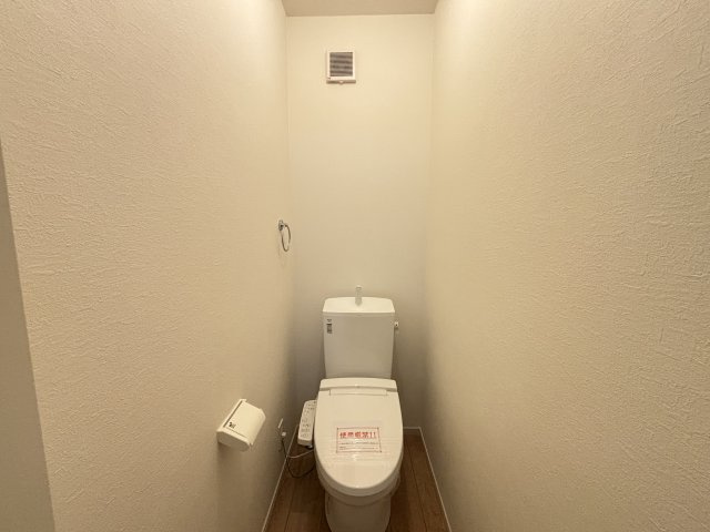 KIS昭和区川名町2期｜名古屋市の戸建ならホームアップのトイレ|2か所にトイレを完備。混み合う朝や来客時も安心の設計！