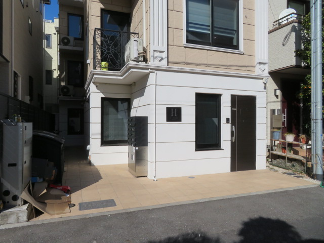 渋谷区代々木２丁目のビル