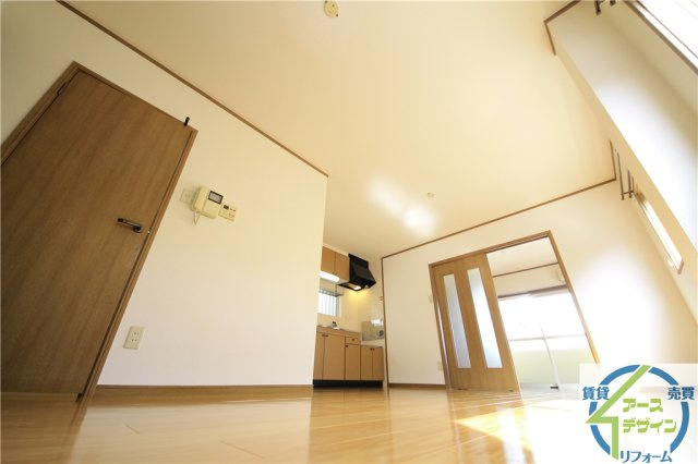 ソレアードⅢの居間・リビング|※類似部屋