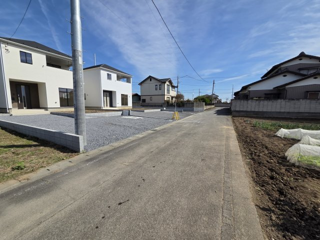 新築　太田市新田上江田町第1　クレイドルガーデン　１号棟の前面道路含む現地写真|現地写真　南側接道幅員約4.5ｍ