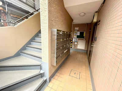 【設備】 | リバティーハイツ星が丘 | エントランス付近に設置されている集合ポストは、住んでいる部屋と離れているため、ポストをあさるなど誰かに何かされていても被害に気づきにくいです。入居する時には他人に特定されにくい番号で鍵をかけましょう！