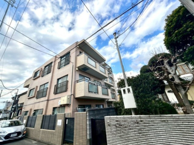 【外観】 | リバティーハイツ星が丘 | 外観はマンション管理がされているかの目安になります。築年数が古いと、壁面は劣化してひび割れが生じることも！建物が古びていても細かいところが修繕されていると、きちんと管理されているなぁと感じるでしょう。