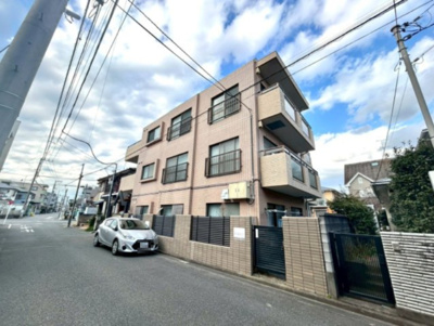 【構造・工法・仕様】 | リバティーハイツ星が丘 | ＲＣ造、Reinforced Concreteは直訳すると補強されたコンクリートです。主に柱や梁・床・壁が鉄筋とコンクリートで構成おり、鉄筋を組んだ型枠にコンクリートを流し込んで固めたものを指します。