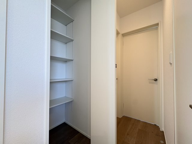 ＼新築モデルハウス／　好評販売中！　浜松市中央区楊子町１期　全１邸の収納|2階廊下の可動棚です。