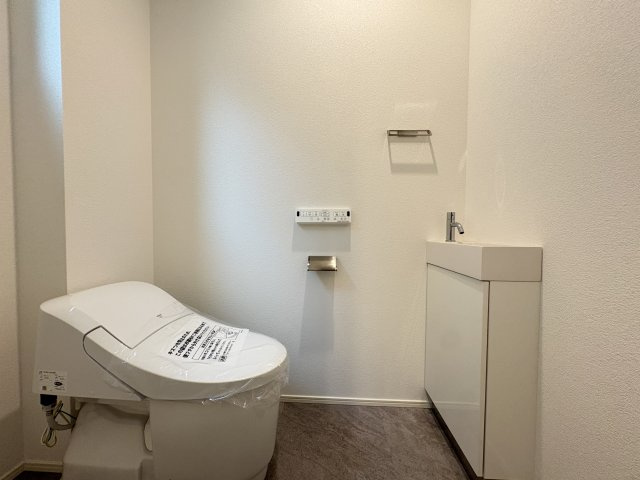 ＼新築モデルハウス／　好評販売中！　浜松市中央区楊子町１期　全１邸のトイレ|一階トイレです。
