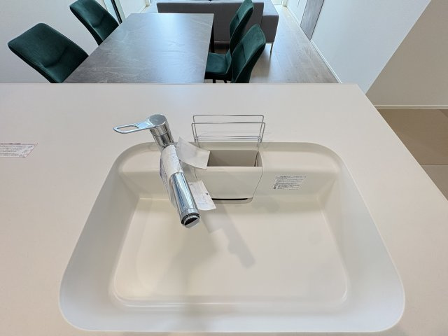 ＼新築モデルハウス／　好評販売中！　浜松市中央区楊子町１期　全１邸のキッチン|人造大理石を採用しています。