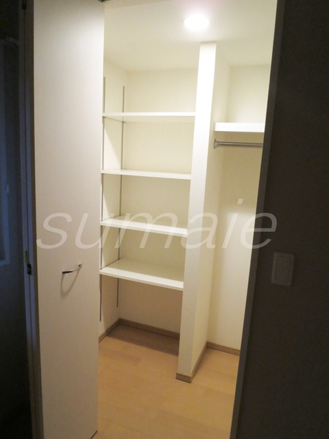 ロイヤルパークスリバーサイドの収納|ウォークインクローゼットです☆