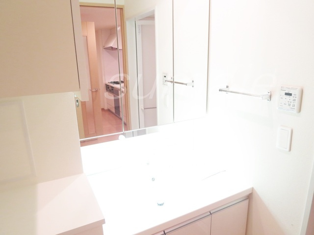 ロイヤルパークスリバーサイドの洗面所|嬉しいパウダールームです☆